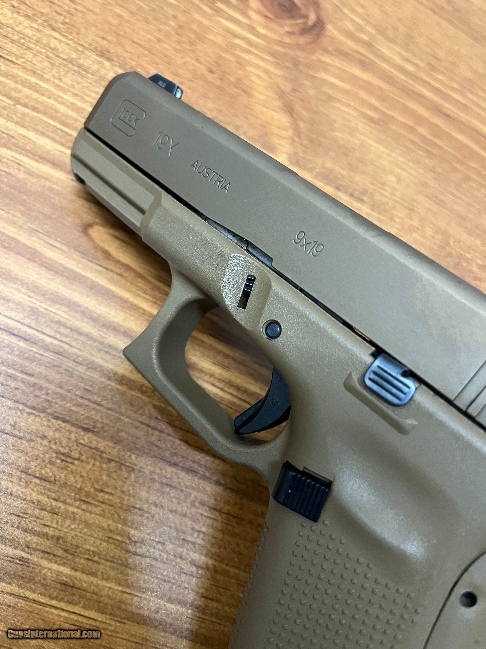 GLOCK 19 G19x FDE