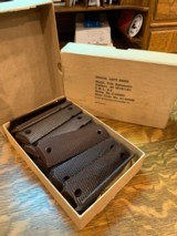 BRAND NEW ORIGINAL WWII NOS COLT AND REMINGTON 1911A1 GRIPS - 6 of 8