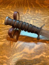 WWII M3 IMPERIAL BLADE MARKED TRENCH KNIFE IN M8 SCABBARD - 6 of 7