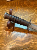 WWII M3 IMPERIAL BLADE MARKED TRENCH KNIFE IN M8 SCABBARD - 5 of 7
