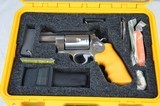Smith & Wesson 460 ES Magnum Bear Emergency Survival Kit - 2 of 20