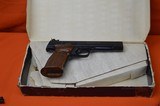 Smith & Wesson Model 41 Match Target pistol 22 LR, 2 barrel set, 5 1/2