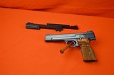 Smith & Wesson Model 41 Match Target pistol 22 LR, 2 barrel set, 5 1/2