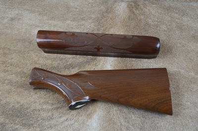 Remington 1100 12ga buttstock & forend, 100% Original,& Uncut,Fleur de Lis Checkering, Excellent Condition