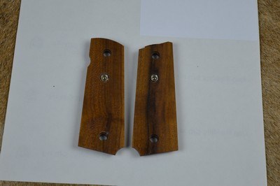 Colt Factory 1911 Grips - Checkered Walnut with Gold Medallions - Like New Condition - Image 4 of 4