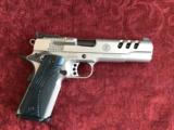 Smith and Wesson Performance Center 1911 PC - 3 of 7