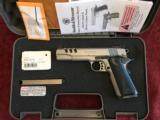 Smith and Wesson Performance Center 1911 PC - 1 of 7