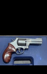 Hard to Find Smith and Wesson S&W model 610-2 Lew Horton Exclusive 1of 300 made 10mm Revolver Unfluted Cylinder Rosewood Combat Grips Round Butt Rare - 14 of 14