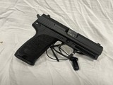 HECKLER & KOCH USP 40S&W - 2 of 2