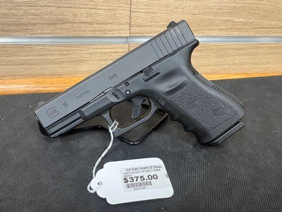 Used Glock 19 Gen 3 9MM - Image 1 of 2