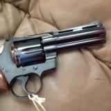 COLT PYTHON 357 MAGNUM 4" BLUE, MFG. 1980, APPEARS UNFIRED WITH NO CYLINDER TURN RING, IN BOX WITH ALL PAPERS - 6 of 11
