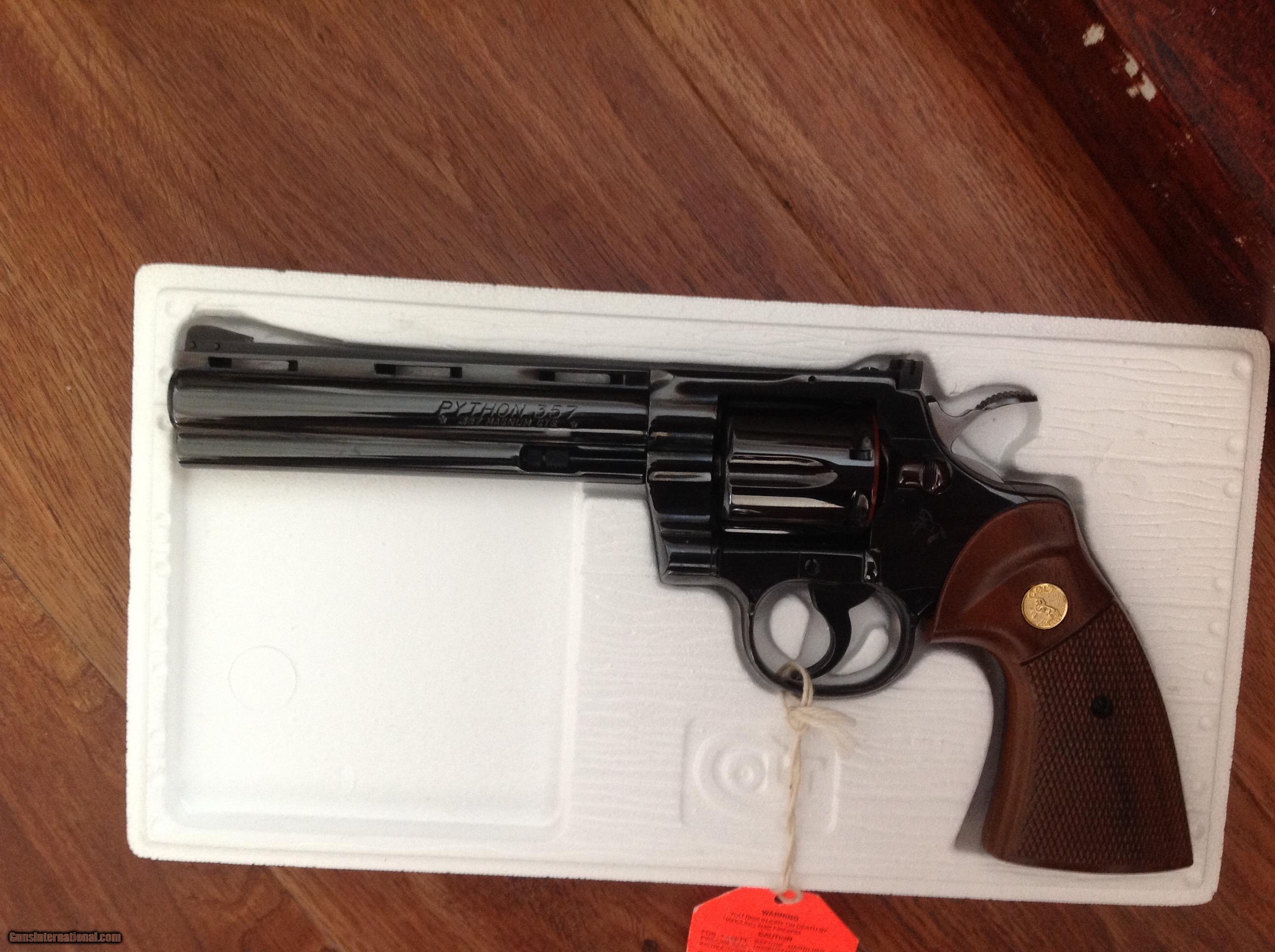 COLT PYTHON 357 MAGNUM, 6