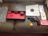 COLT PYTHON 357 MAGNUM, 2 1/2" BLUE, APPEARS UNFIRED, 100% COND. IN BOX
- 1 of 7