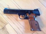 SMITH & WESSON 41, 22 LR. 5 1/2" HEAVY BARREL, 2 MAGAZINES, LIKE NEW IN BOX - 4 of 6