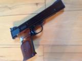 SMITH & WESSON 41, 22 LR. 5 1/2" HEAVY BARREL, 2 MAGAZINES, LIKE NEW IN BOX - 5 of 6