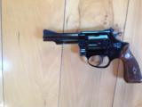 SMITH & WESSON 43 AIRWEIGHT, 22 LR. 4'' BLUE, ADJUSTABLE SIGHTS, LIKE NEW IN THE BOX - 3 of 6