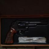 SMITH & WESSON MODEL 27-2, 357 MAGNUM, 6
1/2" BLUE, TARGET TRIGGER, TARGET HAMMER, TARGET GRIPS,WOOD PRESENTATION
CASE, LIKE NEW WITH CLEANING
- 3 of 3