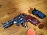 COLT ANACONDA 44 MAGNUM, 4" STAINLESS, NEW UNFIRED, NO TURN LINE, 100% COND. 2 SETS OF GRIPS, REGULAR AND ROSEWOOD WITH GOLD COLT PONY - 7 of 9