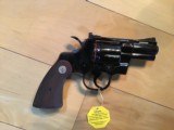 COLT PYTHON 357 MAGNUM, 2 1/2" " ROYAL BLUE" MFG. 1972, NEW UNFIRED, UNTURNED 100% COND. IN BOX - 3 of 4