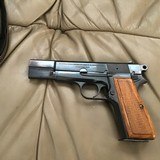 BROWNING BELGIUM HI POWER 9MM, MOST DESIRABLE T-SERIES WITH RING HAMMER, MFG. 1967, 99+% COND. COMES WITH OWNERS MANUAL AND ORIGINAL ZIPPER POUCH - 4 of 4