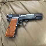 BROWNING BELGIUM HI POWER 9MM, MOST DESIRABLE T-SERIES WITH RING HAMMER, MFG. 1967, 99+% COND. COMES WITH OWNERS MANUAL AND ORIGINAL ZIPPER POUCH - 2 of 4