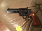 COLT DIAMONDBACK 22 LR., 4” BLUE, NEW UNFIRED, UNTURNED IN FACTORY COSMOLINE, MFG. 1969, IN THE ORIGINAL FACTORY BOX - 3 of 5