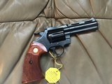 COLT DIAMONDBACK 22 LR. 4” BLUE MFG. 1969, NEW UNFIRED, UNTURNED, IN FACTORY COSMOLINE, IN THE BOX - 3 of 4