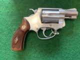 SMITH & WESSON 60 NO DASH, 38 SPC. EXC. COND., COMES WITH OWNERS MANUAL IN NON ORIGINAL BOX - 2 of 6