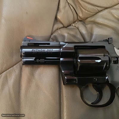 COLT PYTHON 357 MAGNUM, “RARE 3” BARREL” COMES WITH 2 SETS OF GRIPS, 99% COND. - Image 4 of 4