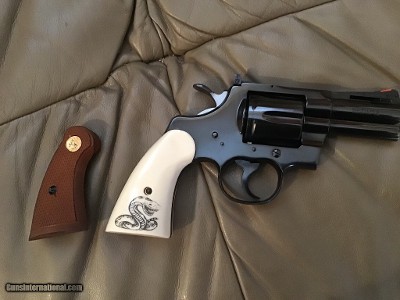 COLT PYTHON 357 MAGNUM, “RARE 3” BARREL” COMES WITH 2 SETS OF GRIPS, 99% COND. - Image 2 of 4