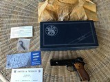 SMITH & WESSON 52-2, 38 MID RANGE (38 WADCUTTER, NEW UNFIRED, 100% COND. - 1 of 5