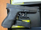 GLOCK 17, 9 MM, 2ND GENERATION, COMES WITH TWO 17 ROUND MAG.’S, LIKE NEW IN THE BOX - 3 of 5