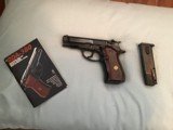 BROWNING BDA 380 CAL. BLUE, 13 SHOT , 2 MAG’S, 99% COND. WITH OWNERS MANUAL - 1 of 4