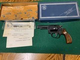 SMITH & WESSON 36 NO DASH, 38 SPC. 3” BLUE, 99% COND. COMES WIITH OWNERS MANUAL, OIL PAPER & CLEANING TOOLS, IN THE BOX - 1 of 5