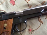 SMITH & WESSON 52-2, 38 MID RANGE CAL. ALSO KNOWN AS 38 WAD CUTTER, VERY POPULAR WITH TARGET SHOOTERS, NEW UNFIRED 100% COND. IN THE BOX - 4 of 7