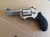 SMITH & WESSON 60, 357 MAGNUM, 3” STAINLESS 99% COND. IN THE BOX WITH OWNERS MANUAL, ETC. - 4 of 5