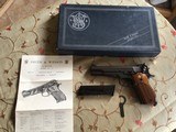 SMITH & WESSON 52-2, 38 MID RANGE CAL., KNOWN AS 38 WAD CUTTER COMES WITH 2 FACTORY MAG’S,, WRENCH, OWNERS MANUAL AS NEW IN THE BOX - 1 of 7