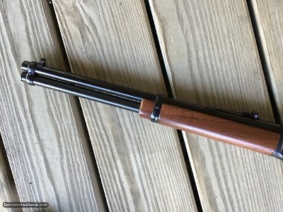 WINCHESTER 94 WRANGLER BIG LOOP CARBINE 16” BARREL, 32 SPC. CAL. COWBOY SCENES ENGRAVED ON BOTH SIDES OF THE RECEIVER, NEW UNFIRED IN THE BOX - Image 7 of 8