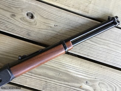 WINCHESTER 94 WRANGLER BIG LOOP CARBINE 16” BARREL, 32 SPC. CAL. COWBOY SCENES ENGRAVED ON BOTH SIDES OF THE RECEIVER, NEW UNFIRED IN THE BOX - Image 6 of 8