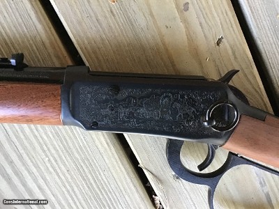 WINCHESTER 94 WRANGLER BIG LOOP CARBINE 16” BARREL, 32 SPC. CAL. COWBOY SCENES ENGRAVED ON BOTH SIDES OF THE RECEIVER, NEW UNFIRED IN THE BOX - Image 5 of 8