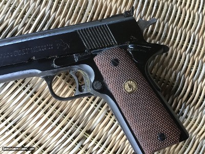 COLT GOLD CUP PRE SERIES 70, 45 AUTO CAL. NEW UNFIRED UNHANDLED IN FACTORY GREASE & PLASTIC WRAP, IN GOLD CUP BOX WITH TEST TARGET & TOOL - Image 5 of 5