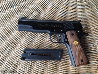 COLT PRE SERIES 70 GOLD CUP, 38 SPC. MID RANGE CAL. MFG. 1963, APPEARS UNFIRED 100% COND., IN FACTORY COSMOLINE, IN THE GOLD CUP BOX WITH EXTRA MAG. - Image 2 of 4