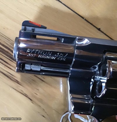 COLT PYTHON 2 1/2” BRIGHT STAINLESS “RARE GUN” NEW UNFIRED, UNTURNED 100% COND. IN THE BOX - Image 6 of 7