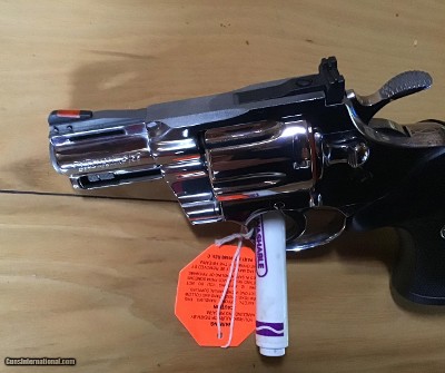 COLT PYTHON 2 1/2” BRIGHT STAINLESS “RARE GUN” NEW UNFIRED, UNTURNED 100% COND. IN THE BOX - Image 5 of 7
