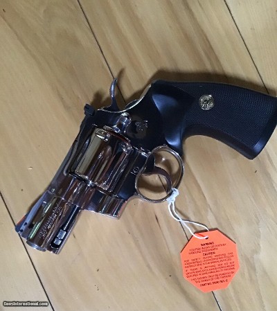 COLT PYTHON 2 1/2” BRIGHT STAINLESS “RARE GUN” NEW UNFIRED, UNTURNED 100% COND. IN THE BOX - Image 3 of 7