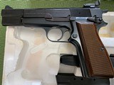 BROWNING BELGIUM, HIGH POWER, 9MM, ADJUSTABLE REAR SIGHT, 2 MAG.S, EXTRA GRIPS, OWNERS MANUAL, NEW IN THE BOX - 4 of 5