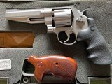 SMITH & WESSON 627-5, 357 MAGNUM “PERFORMANCE CENTER” 5” BARREL, 8 SHOT,, 3 SETS OF GRIPS, LIKE NEW IN THE BOX - 2 of 4