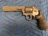 SMITH & WESSON 617-1, 22 LR. 6” BARREL, VERY HIGH COND. - 2 of 5