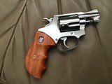 SMITH & WESSON 60, 38 SPC. 2” BARREL, “LEW HORTON”, BRIGHT STAINLESS, BEAUTIFUL LEW HORTONFIINGRGROOVE GRIPS, NEW UNFIRED IN THE BOX - 2 of 4