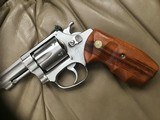 SMITH & WESSON 651, 22 MAGNUM, 4” STAINLESS, “LEW HORTON” WITH BEAUTIFUL WALNUT FINGER GROOVE GRIPS, NEW UNFIRED IN THE BOX - 5 of 7